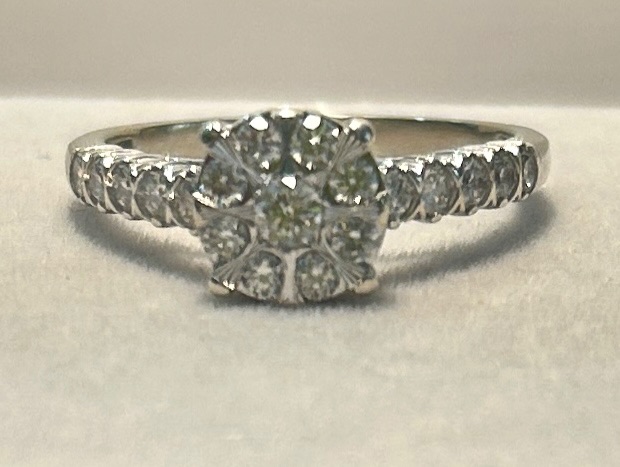 Photo 1 of 10K WHITE GOLD 1cwt DIAMONDS 3.3G RING SIZE 8 1/4 #49
