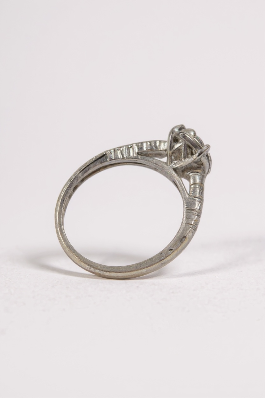 Photo 1 of 10K WHITE GOLD 1cwt DIAMONDS 3.3G RING SIZE 8 1/4 #49