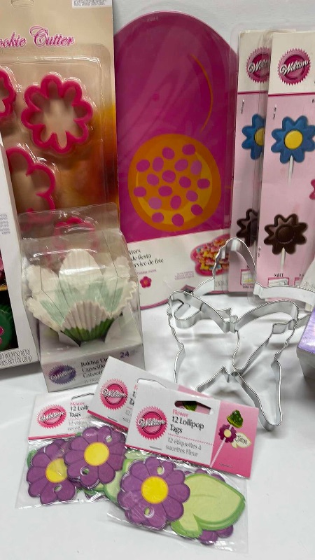 Photo 2 of NEW WILTON SPRING PARTY SUPPLIES- RETAIL PRICE $ 33.00