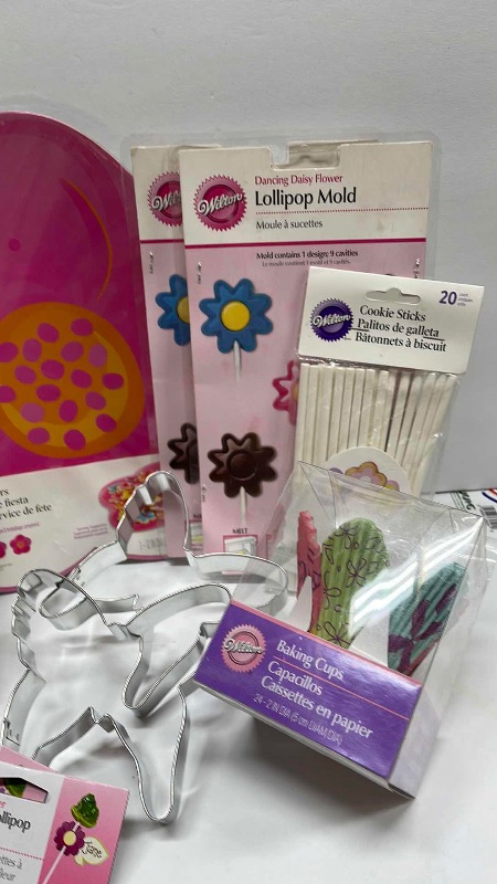 Photo 4 of NEW WILTON SPRING PARTY SUPPLIES- RETAIL PRICE $ 33.00