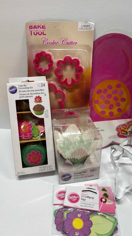 Photo 3 of NEW WILTON SPRING PARTY SUPPLIES- RETAIL PRICE $ 33.00