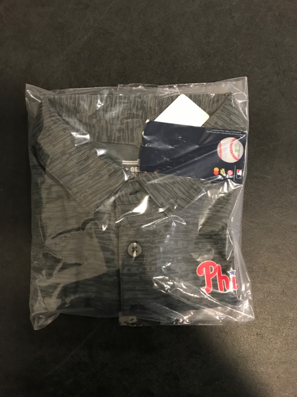 Photo 1 of Medium Men Phillies Collared Shirt
