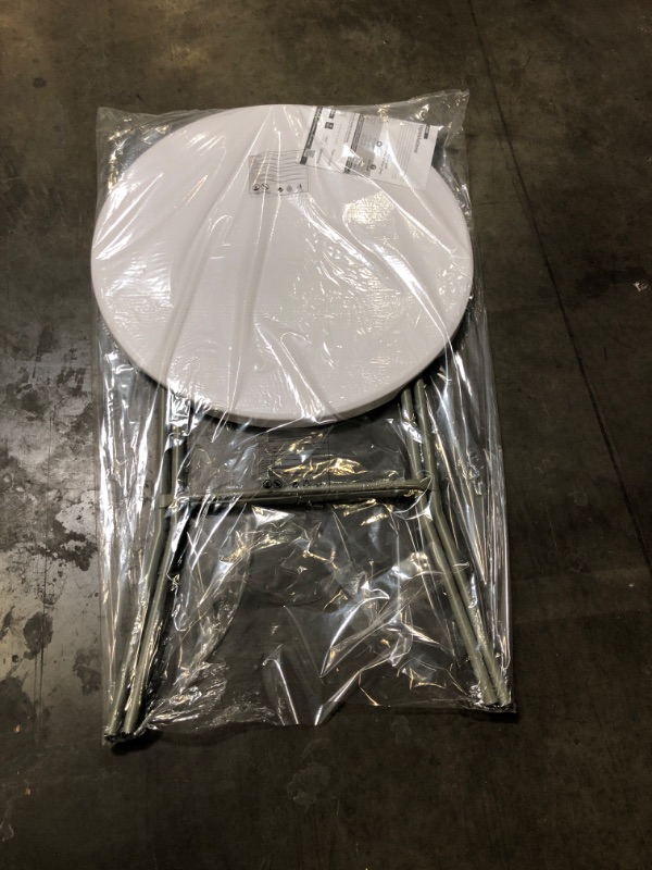 Photo 1 of Flash Furniture – Table Bistro Pliante Ronde De 31,25 Po, Blanc Avec Tréteaux Gris Fini Poudré (DADYCZ80R2BARRE)

