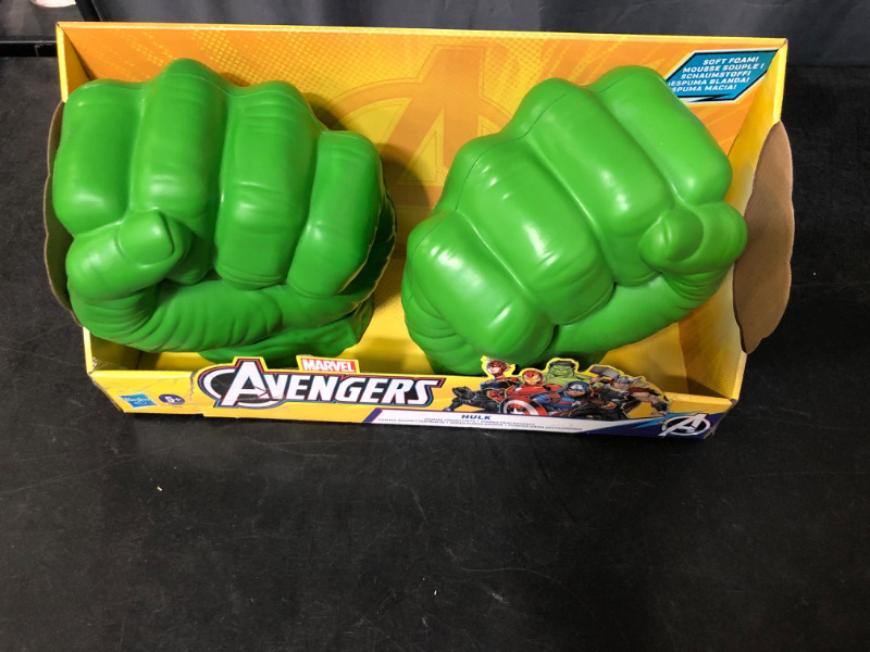 Photo 2 of Marvel Avengers Hulk Gamma Smash Fists Role Play Toy for Kids 5+
