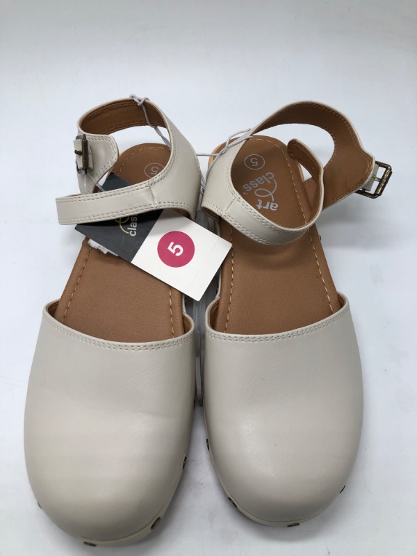 Photo 2 of Size 5 Kids' Daisy Clog Heels - art class Off-White 
