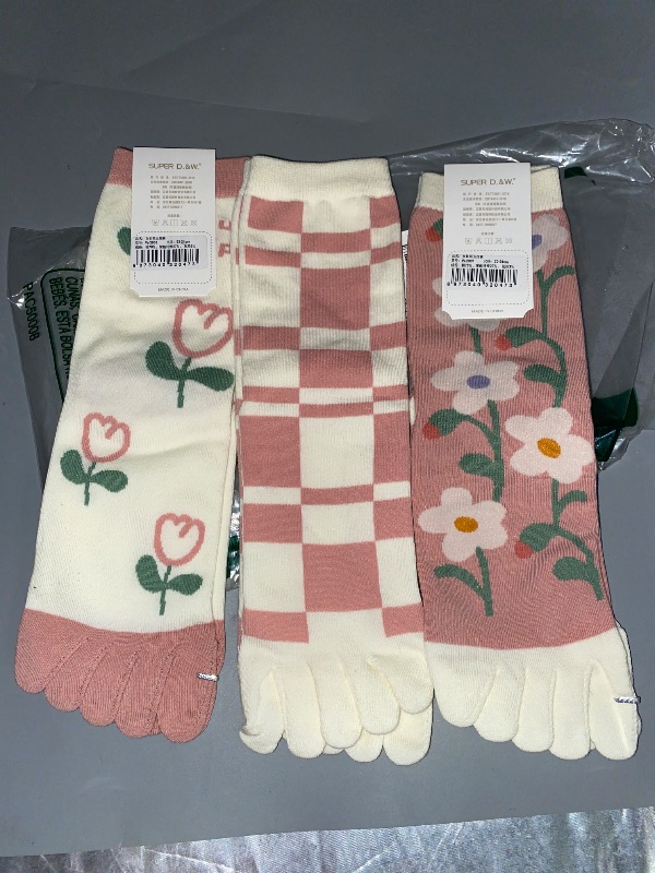 Photo 1 of Womens Girls Toe Socks Five Fingers Cute Colorful Ankle Athletic Running Toe Seperated
