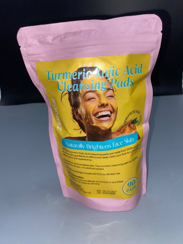 Photo 1 of ZERUDR Turmeric Kojic Acid Cleansing Pads 90 PCS