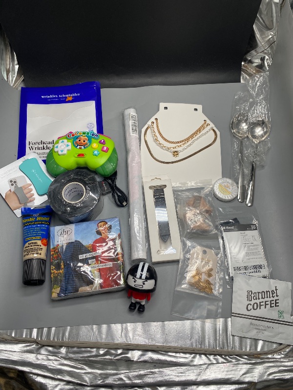 Photo 1 of LOT OF 18 MISCELLANEOUS ITEMS 
