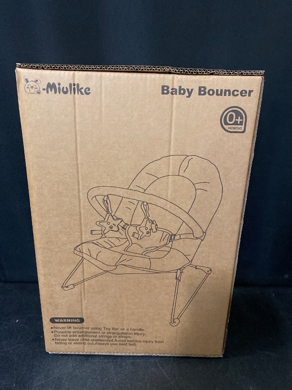 Photo 1 of NEW** Q-MIULIKE Portable Baby Bouncer Chair with 3 Plush Toys, Soft Fabric, 0-9moths, <20lbs, Neutral Design