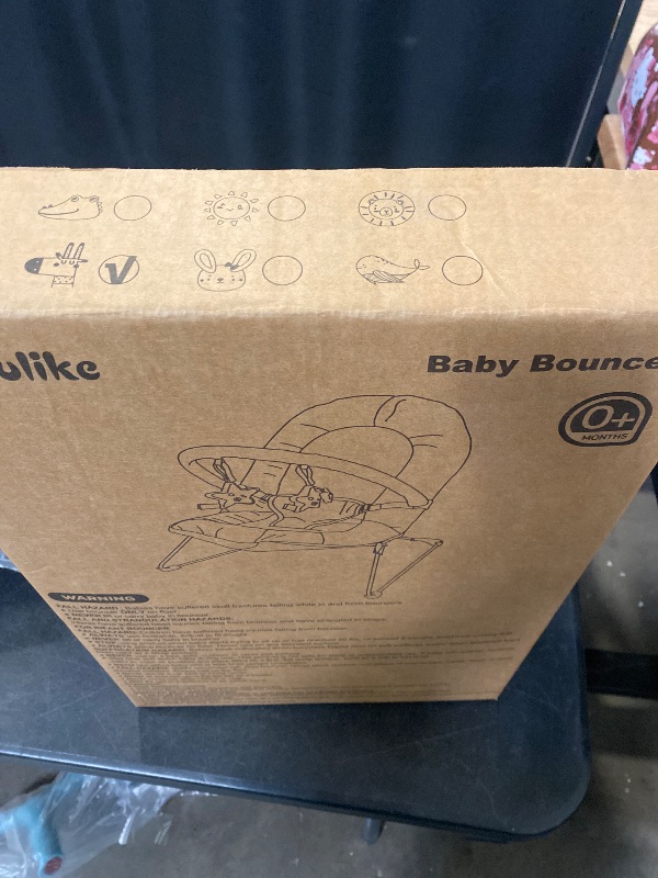Photo 1 of Q-MIULIKE Baby Bouncer Seat Infant Seat Non-Slip Feet 3-Point Harness for Newborn 0-9 Months Up to 20lbs?Little Giraffe?