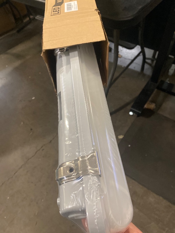 Photo 1 of 4FT LED Vapor Tight Light 60W/50W/40W,3000K/4000K/5000K CCT Selectable 7800lm (150W Eq.) IP65 Waterproof Outdoor Shop Light LED Vapor Proof Fixture for Car Wash, Parking Lot, Garage 1-Pack
