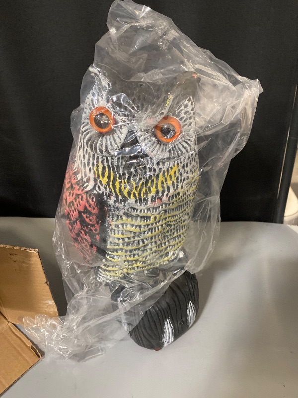 Photo 1 of Solar powered False Owl - Powered by solar energy, the eyes will light up at night and there will be sound. is a fashionable decoration that can be placed in gardens, courtyards, or balconies