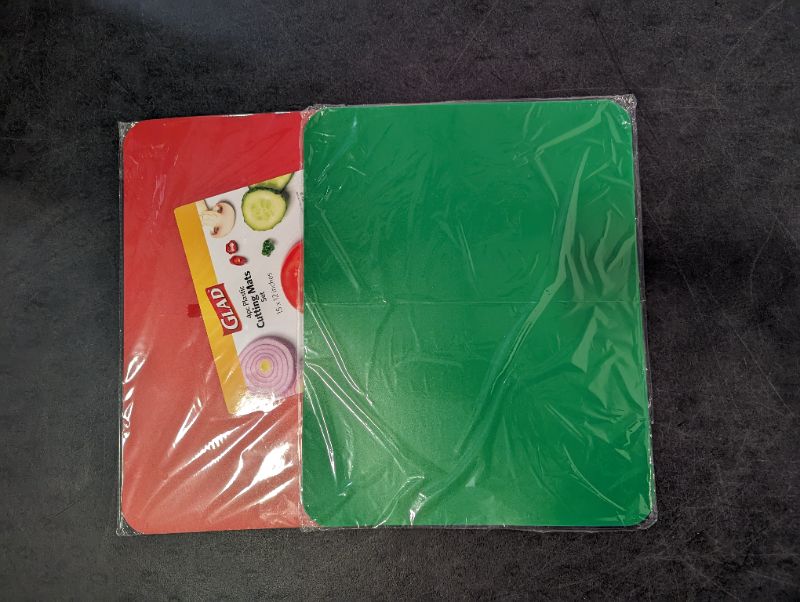 Photo 3 of GLAD - 4pcs Flexible Cutting Board - Chopping Mat - Dishwasher and Food Safe - 2 Packs
