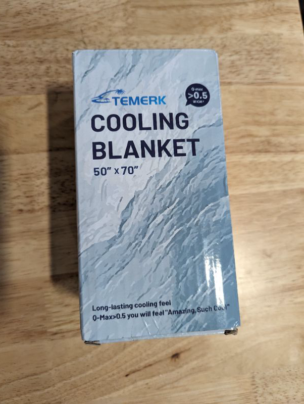 Photo 4 of Temerk Cooling Blanket King, Arc-Chill Q-Max >0.5 Cool Fiber, Summer Cooling Throw Blanket for Hot Sleepers, Keeps Body Cool for Night Sweats, Soft Lightweight Sofa Couch Blankets for Kid Adults - Grey - Throw 50"x70"
