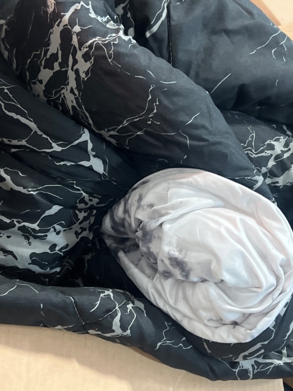 Photo 2 of karever Black Marble Comforter Set KING White Texture Bedding Reversible Teen Boy Men Full Size Soft Lightweight Quilt Set, 3 PCs( 1 Comforter, 2 Pillowcases)
