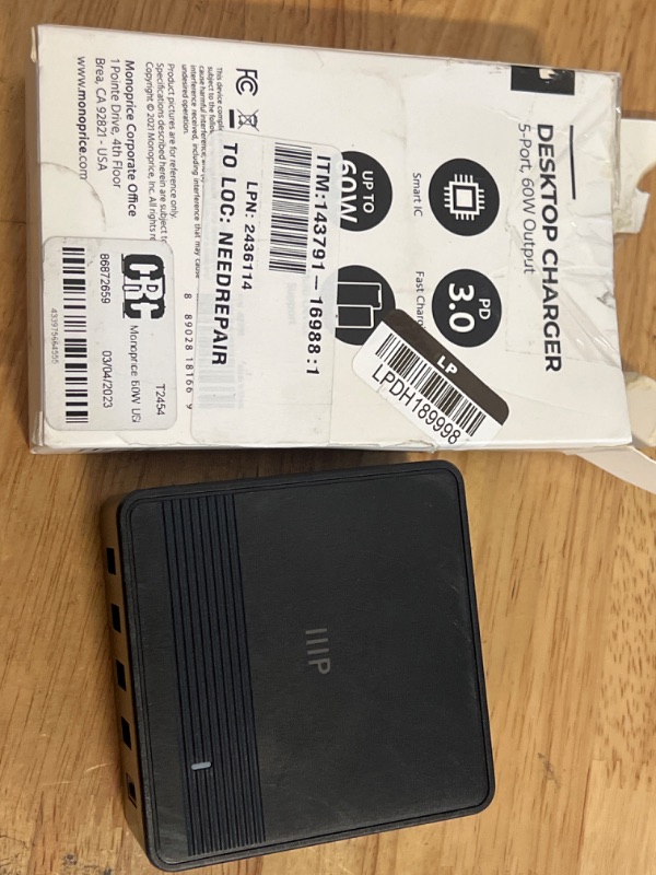 Photo 1 of Monoprice 60W USB?C 5?Port Desktop Charging Station
