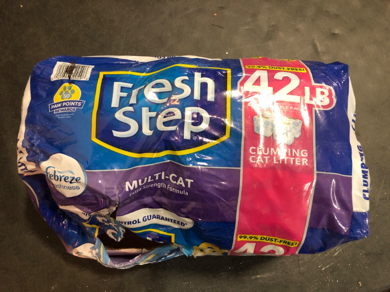 Photo 2 of Fresh Step Multi-Cat Extra Strength Formula Scented Litter with the Power of Febreze, Clumping Cat Litter, 38 Pounds, Packaging May Vary 3/4
