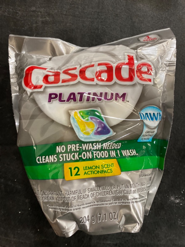 Photo 2 of Cascade Platinum Actionpacs Lemon Burst Scent Dishwasher Detergent, 12 Count, 7.1 oz