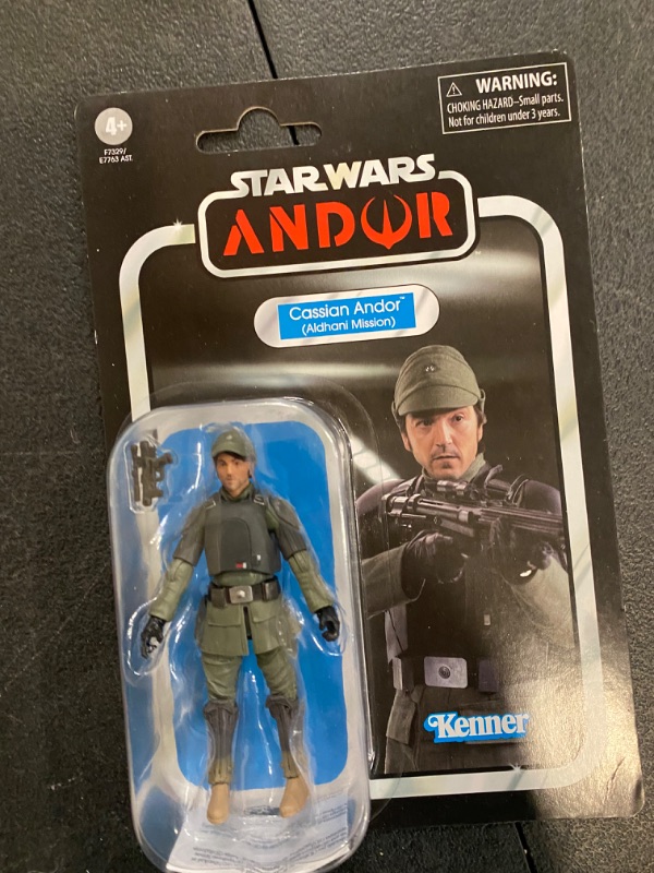 Photo 2 of STAR WARS The Vintage Collection Cassian Andor (Aldhani Mission) Andor 3.75-Inch Action Figures, Ages 4 and Up (F7329)