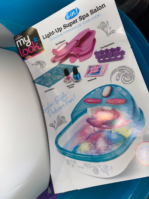 Photo 2 of MY LOOK 6-in-1 Light-up Super Spa Salon Activity Kit