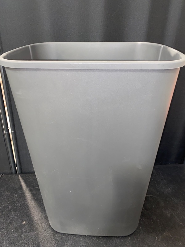 Photo 2 of ** FINAL SALE – SOLD AS IS ** Hefty 13gal Odor Block Trash Can Black