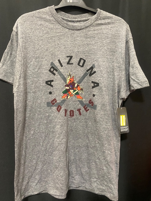 Photo 1 of Medium MLB Arizona Coyotes Women T-Shirt