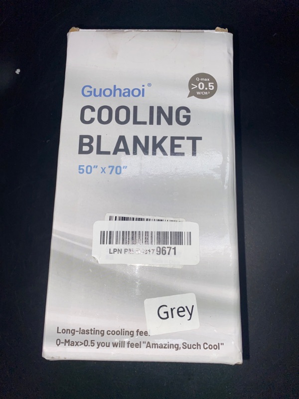 Photo 2 of Cooling Throw Blanket for Hot Sleepers,Arc-Chill Q-Max >0.5 Cool Fiber,100% Oeko-Tex Certified Lightweight Summer Cool Blanket for Travel/Outdoor Ultra Cold Breathable,50''x70'' SEALED BOX***
