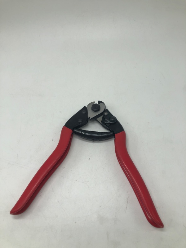 Photo 2 of Alloy Steel Bike Cable Cutter, Brake Shift Cable Pliers Inner Wire Multifunctional Pliers with 4 Bike Cable Cover Ends