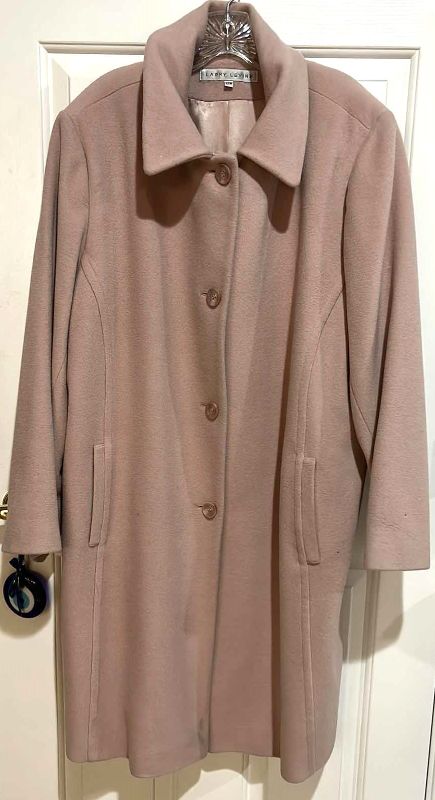 Photo 1 of WOMENSWEAR- LARRY LEVINE 100% MOHAIR WOOL COAT SIZE 22W