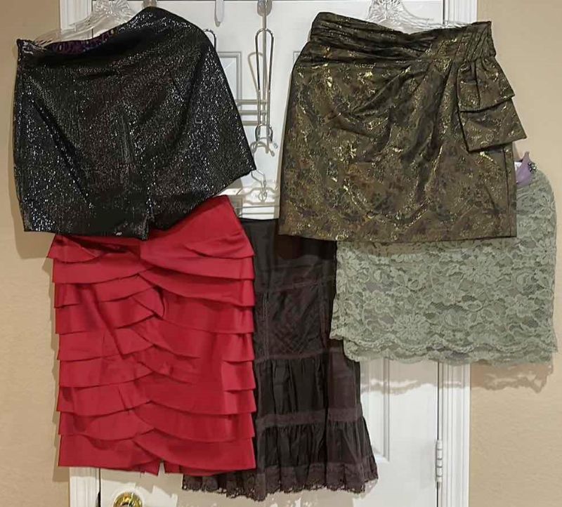 Photo 1 of WOMENSWEAR - 5 MISSES SIZE SHORT SKIRTS