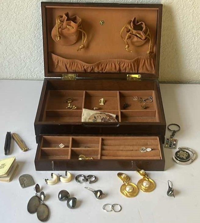 Photo 1 of VINTAGE JEWELRY BOX WITH CONTENTS
