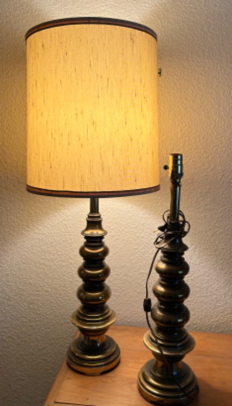Photo 1 of 2 VINTAGE HEAVY METAL TABLE LAMP H3’ (1 INCLUDES SHADE))