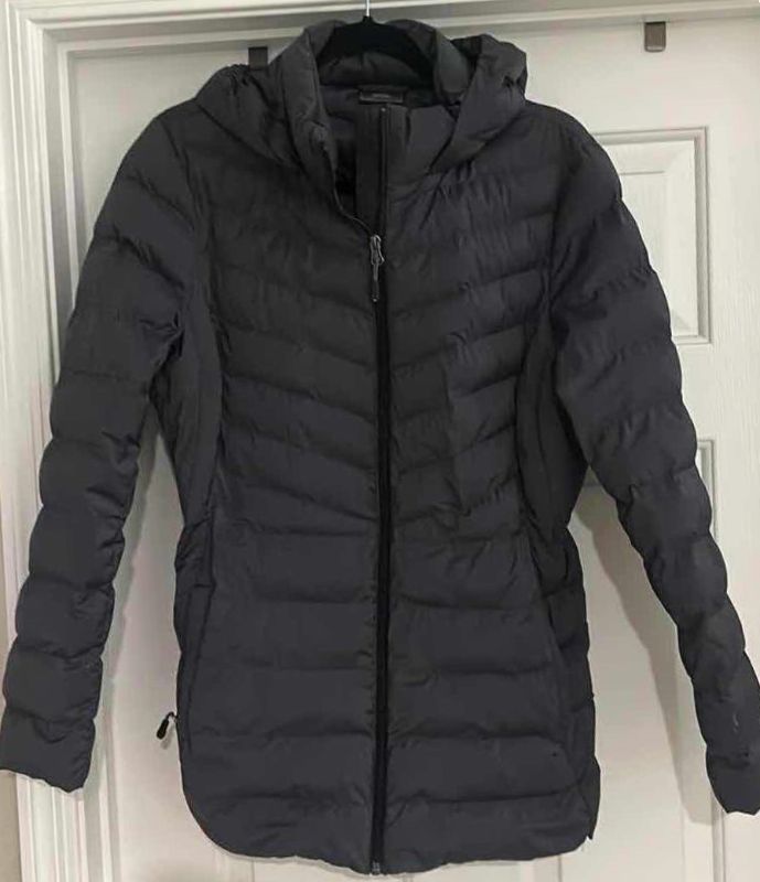 Photo 1 of WOMENS 32DEGREES GEAT ZIP UP PUFFER JACKET WITH HOOD SIZE LARGE