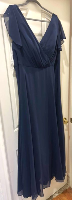 Photo 1 of WOMENS FORMAL FLOOR LENGTH GOWN SIZE 18