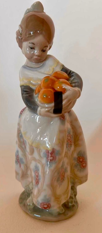 Photo 1 of LLADDO H7” GIRL FROM VALENCIA WITH ORANGES $300