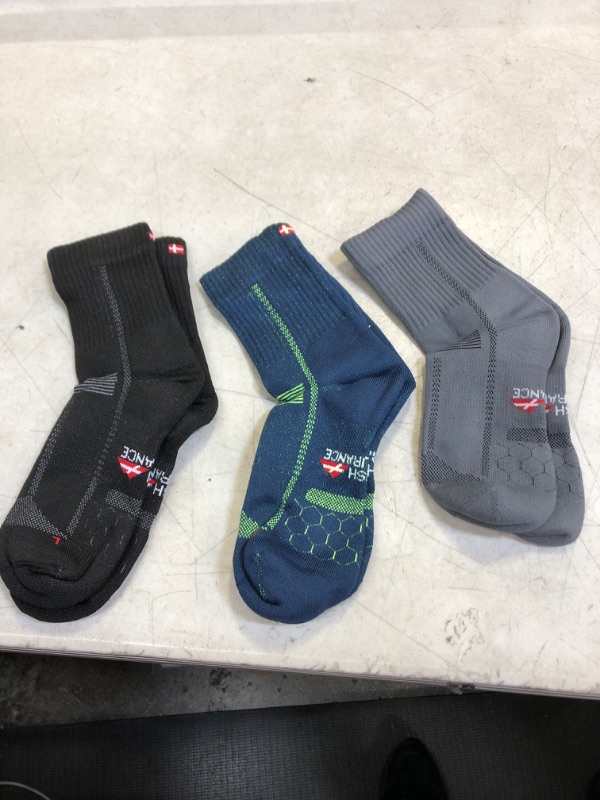 Photo 1 of BOYS SOCKS , SIZE M 