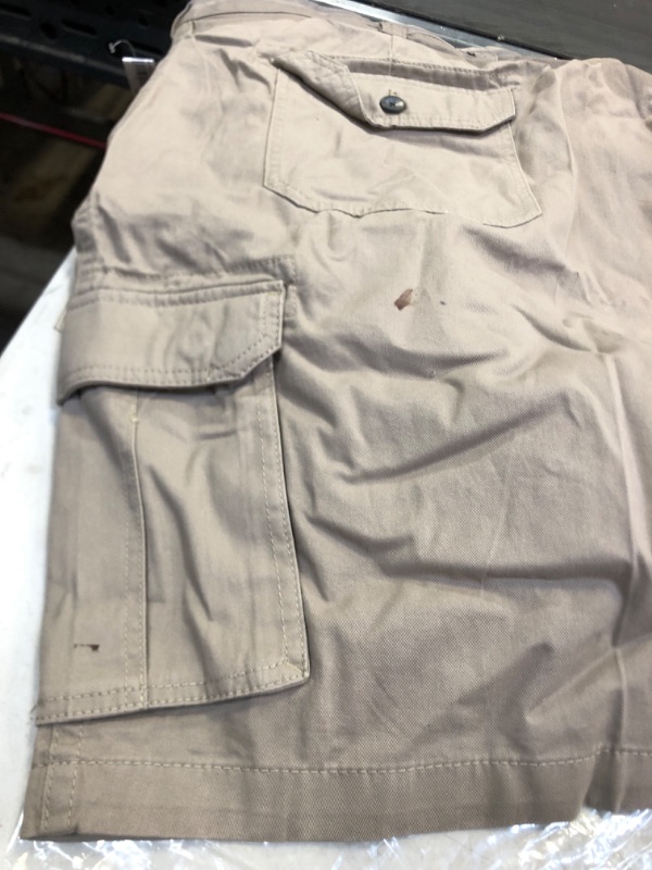 Photo 2 of Amazon Essentials Men's Cotton Cargo Short SIZE 60   SEE COMMENTS