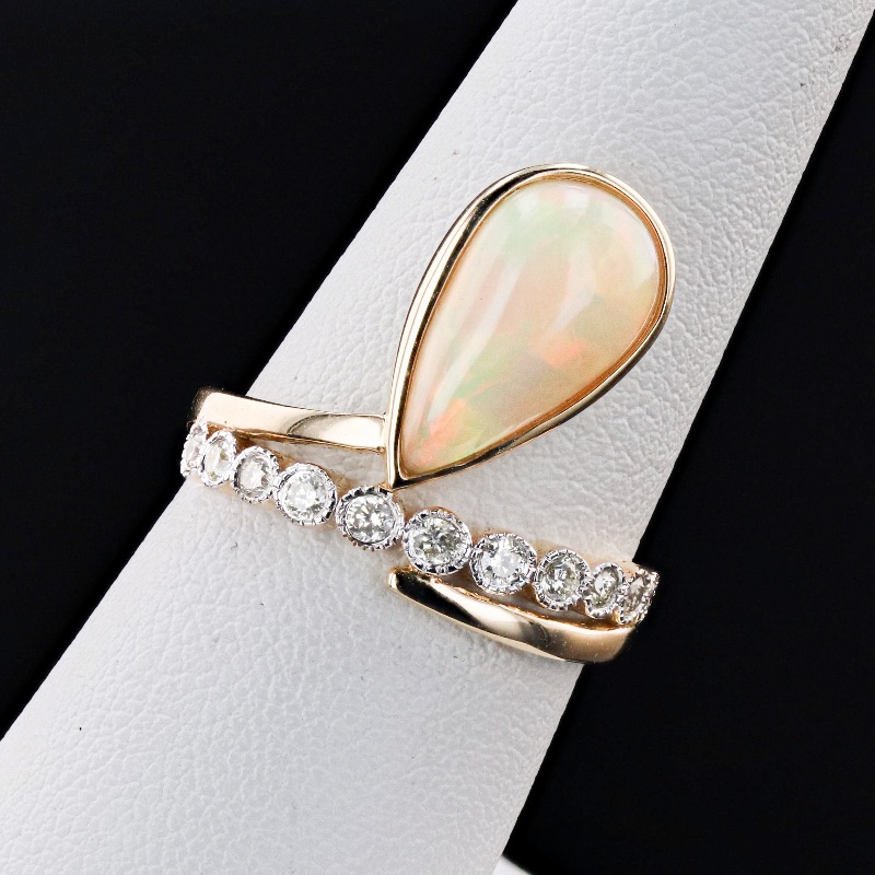 Photo 2 of 1.85ct Opal and 0.25ctw Diamond 14K Yellow Gold Ring W. MSRP Appraisal (Approx. Size 6-7) RN032531