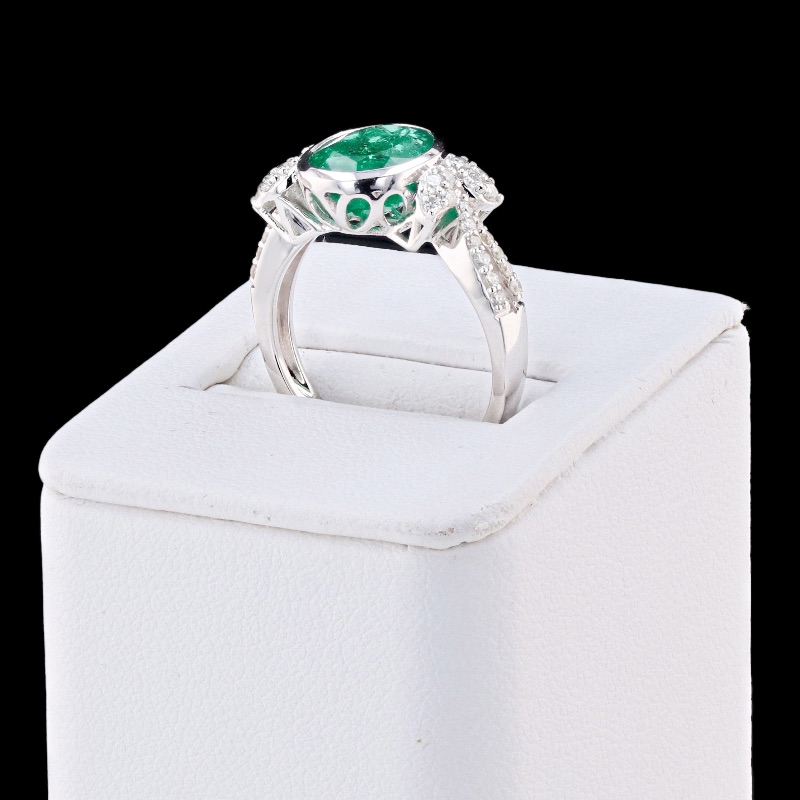 Photo 3 of 3.12ct Emerald and 0.38ctw Diamond 18K White Gold Ring W. MSRP Appraisal (Approx. Size 6-7)  RN033409