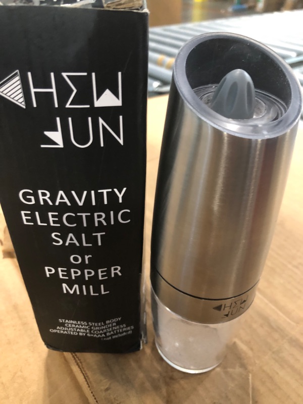 Photo 4 of 
1 Gravity Electric Salt and Pepper Grinder Set with Adjustable Coarseness Automatic Pepper and Salt Mill Battery Powered with Blue LED Light