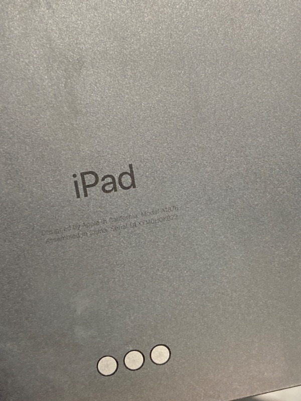 Photo 5 of *****MAJOR DAMAGE/ POWER BUTTON STUCK. DOES NOT TURN ON****** Apple iPad Pro 13-Inch (M4): Built for Apple Intelligence, Ultra Retina XDR Display, 256GB, 12MP Front/Back Camera, LiDAR Scanner, Wi-Fi 6E, Face ID, All-Day Battery Life — Space Black