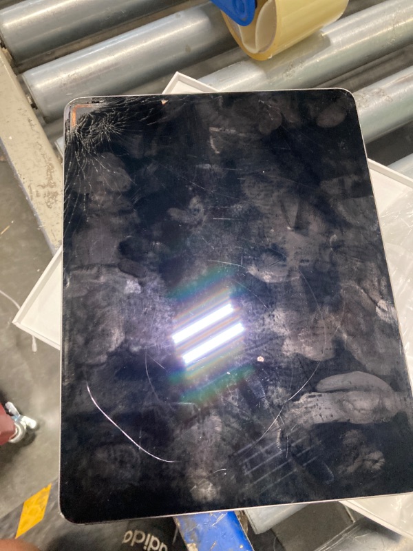 Photo 7 of *****MAJOR DAMAGE/ POWER BUTTON STUCK. DOES NOT TURN ON****** Apple iPad Pro 13-Inch (M4): Built for Apple Intelligence, Ultra Retina XDR Display, 256GB, 12MP Front/Back Camera, LiDAR Scanner, Wi-Fi 6E, Face ID, All-Day Battery Life — Space Black