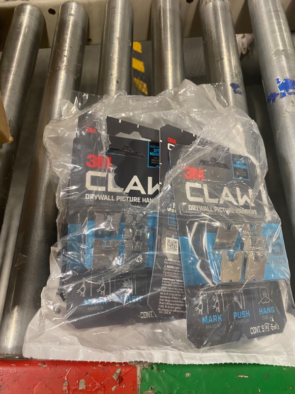 Photo 1 of 3M Claw 15lbs Drywall Picture Hanger with Temporary Spot Marker 5 Hangers and 5 Markers 4 PACK