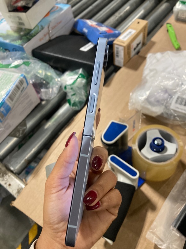 Photo 1 of ***DAMAGED, UPPER TOUCH SCREEN DOESN'T WORK***
SAMSUNG Galaxy Z Flip 6 AI Cell Phone, 512GB Unlocked Android Smartphone, FlexCam, Photo Assist, Camcorder Mode, Live Interpreter, Foldable Design, 2024, US 1 Yr Manufacturer Warranty, Blue