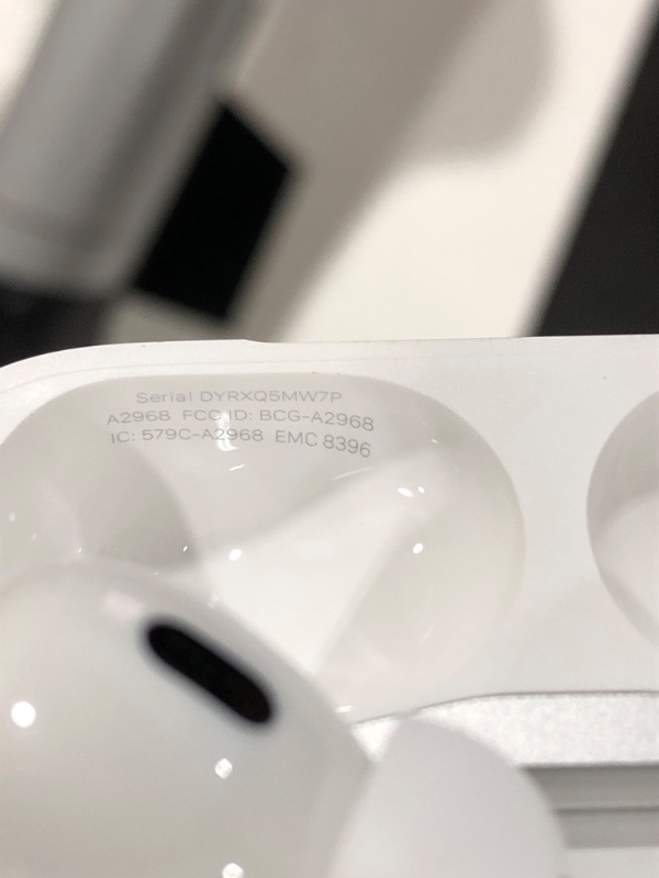 Photo 3 of Apple AirPods Pro (2nd Generation)