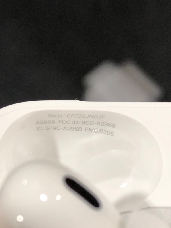 Photo 3 of Apple AirPods Pro (2nd Generation)