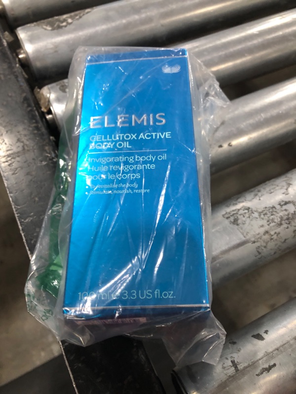View 2 of ELEMIS Cellutox Active Body Oil | Lightweight, Scented Anti-Cellulite Oil Deeply Nourishes, Detoxifies, and Stimulates the Body and Mind | 100 mL , 3.3 Fl Oz (Pack of 1) Cellutox Active 3.4 Fl Oz (Pack of 1)