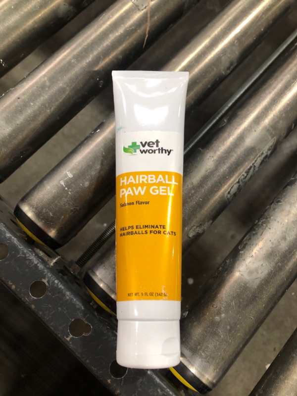 Photo 1 of Vet Worthy Hairball Paw Gel Aid for Cats (5 oz) 11/30/2026