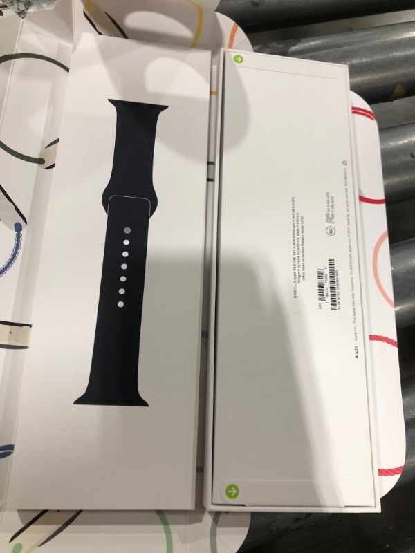 Photo 2 of Apple Watch SE GPS (2023, 2nd Generation) 40mm Midnight Aluminum Case with Midnight Sport Band - S/M
