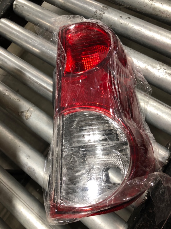 Photo 2 of Mchodare Right Taillight Rear Brake Stop Lamp Passenger Side 26550 JX00A Replacement for NV200 2009?2021 Tail Lamp Tail Light Rear Lamp Assembly Replacement Right Passenger Side